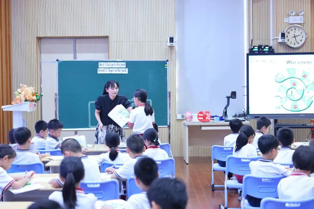 新启翔在佛山区顺德本真未来学校组织开展《新魔法英语》教学研讨活动